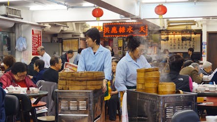 Lokale culinaire tour door Hong Kong met een kleine groep